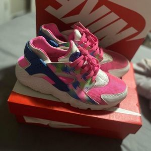 4 Pairs Of Womens Shoes